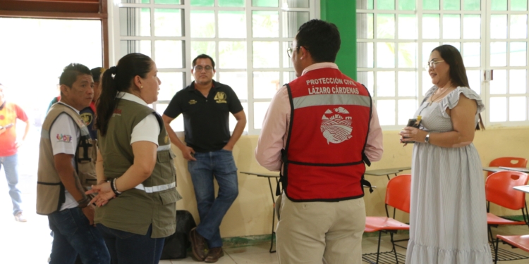 Empezó la inspección de refugios anticiclónicos en Lázaro Cárdenas