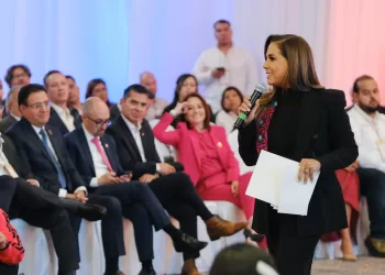 Mara Lezama presenta el modelo de turismo comunitario Maya Ka'an ante líderes del sector en el Tianguis Turístico 2025