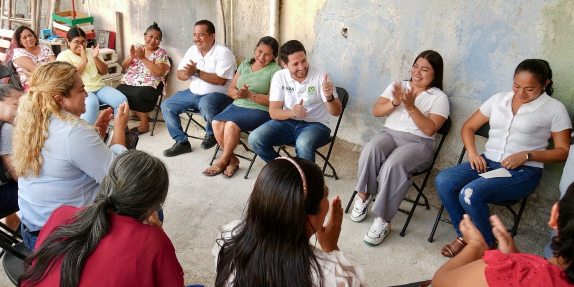 Renán Sánchez Tajonar se reúne con la familia Verde en Bacalar para escuchar y atender a las y los vecinos