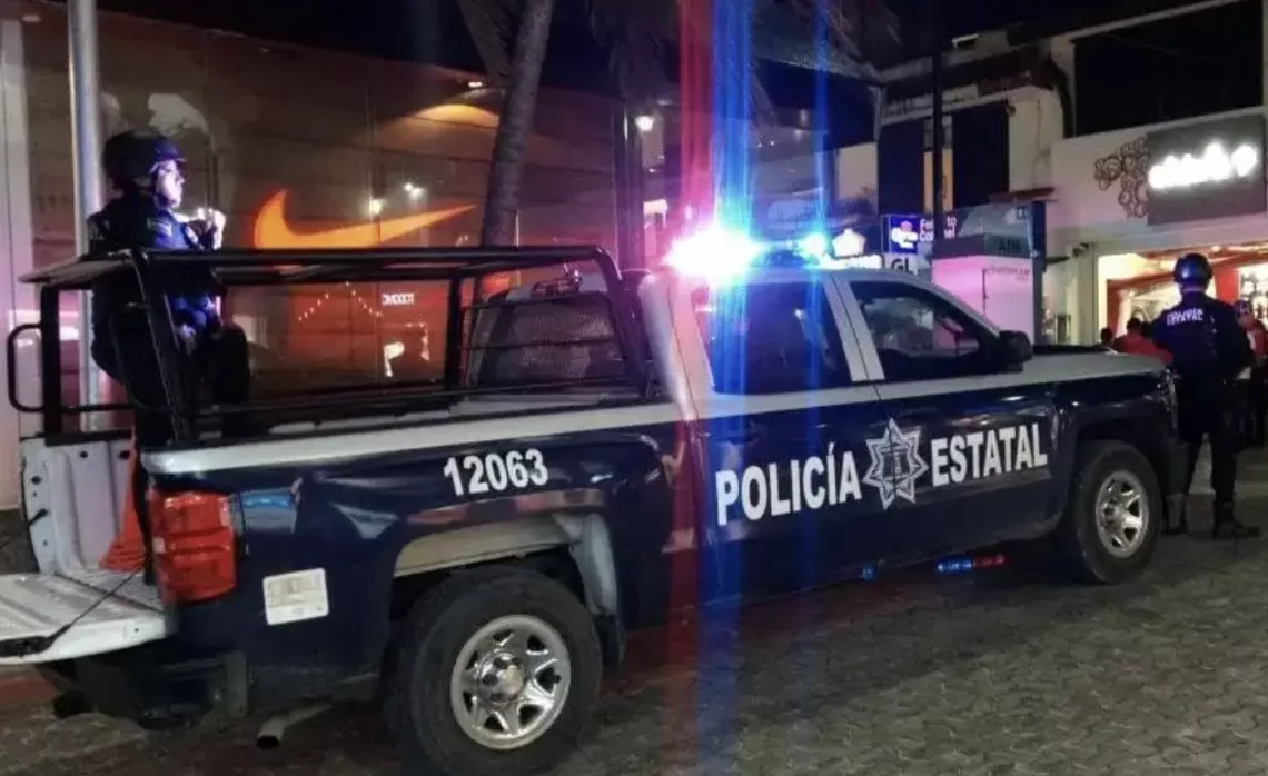 Turista estadounidense en estado grave tras caer de un cuarto piso en Tulum
