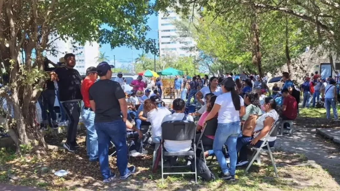 Docentes de Cancún intensifican lucha contra reforma del ISSSTE con volanteo y llamado a la unidad magisterial