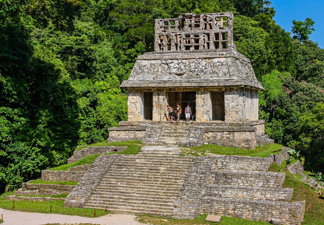 Turismo rompe récords con más de 8.3 millones de visitantes; ingresos superiores a 3,600 millones de dólares
