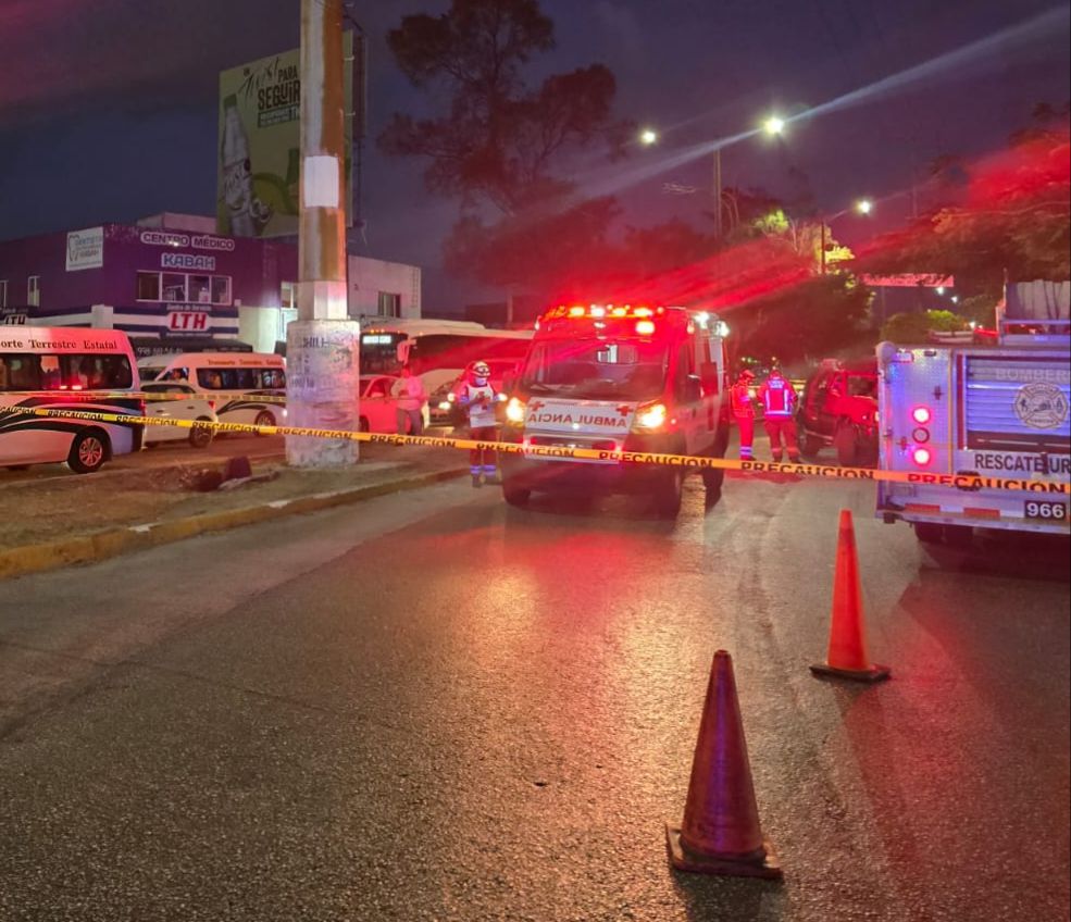 Trágico accidente en Av. Kabah deja dos muertos