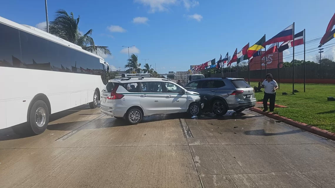 Mañana caótica en el Boulevard Colosio, tres accidentes colapsan la vialidad en Cancún