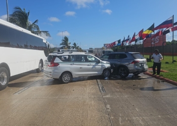 Mañana caótica en el Boulevard Colosio, tres accidentes colapsan la vialidad en Cancún