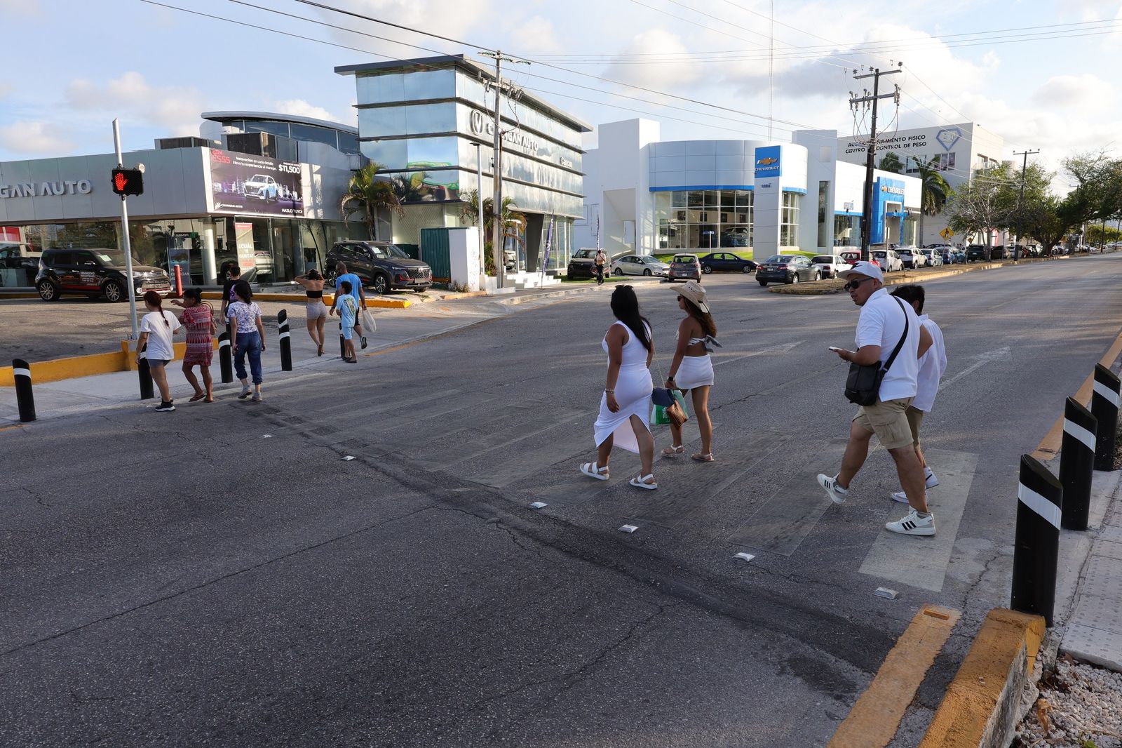 Anuncian adecuación de 10  cruces en Cancún para fortalecer la movilidad peatonal