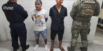 Detenidos tras insultar e intentar agredir a golpes a oficiales