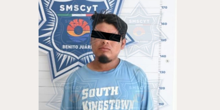 Agresivo individuo es aprehendido por tratar de golpear a oficiales