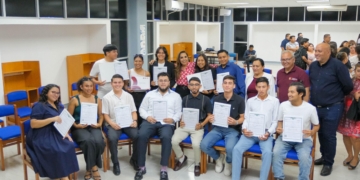 Mara Lezama escucha a egresados y les responde con entrega de 94 títulos de licenciados en Educación Primaria y Educación Física