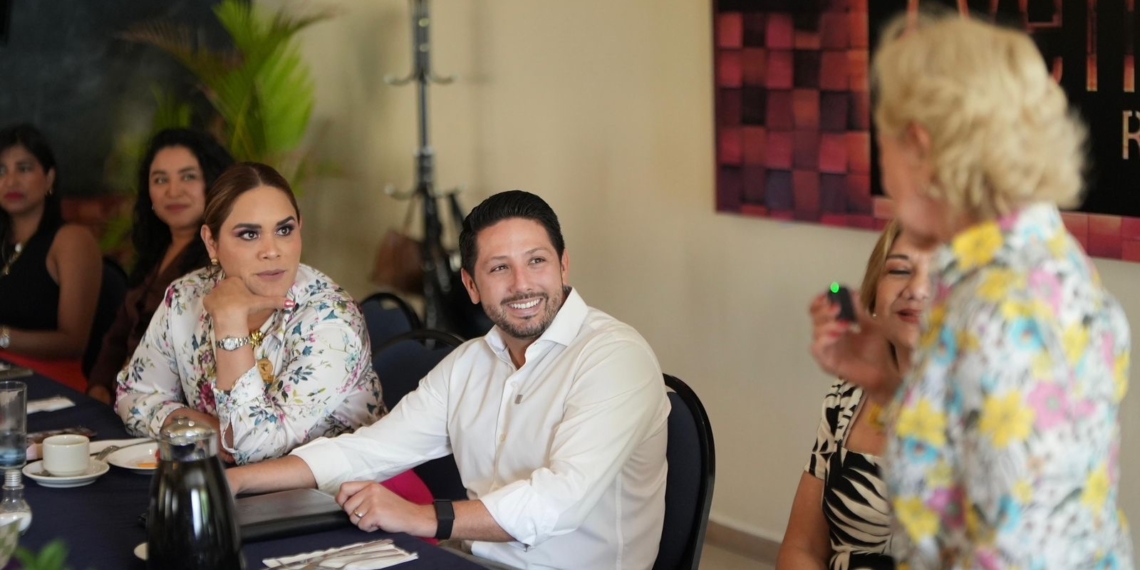 Renán Sánchez Tajonar se reúne con mujeres empresarias en Chetumal