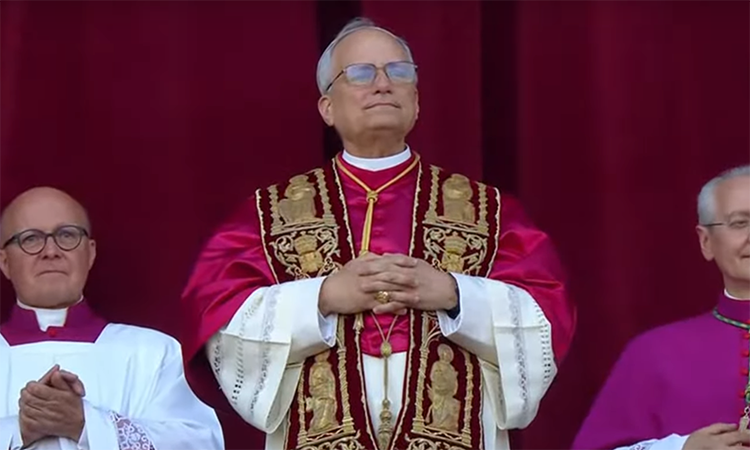 Estadounidense Francis Prevost, matemático y líder agustino, es elegido Papa y adopta el nombre de León XIV