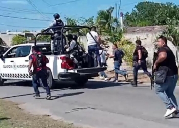 Balacera en el corazón de Chetumal deja cuatro policías heridos y dos secuestrados liberados