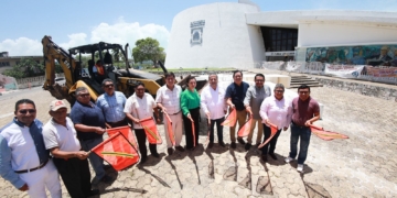 Reinstalan la estatua de Andrés Quintana Roo en el Congreso