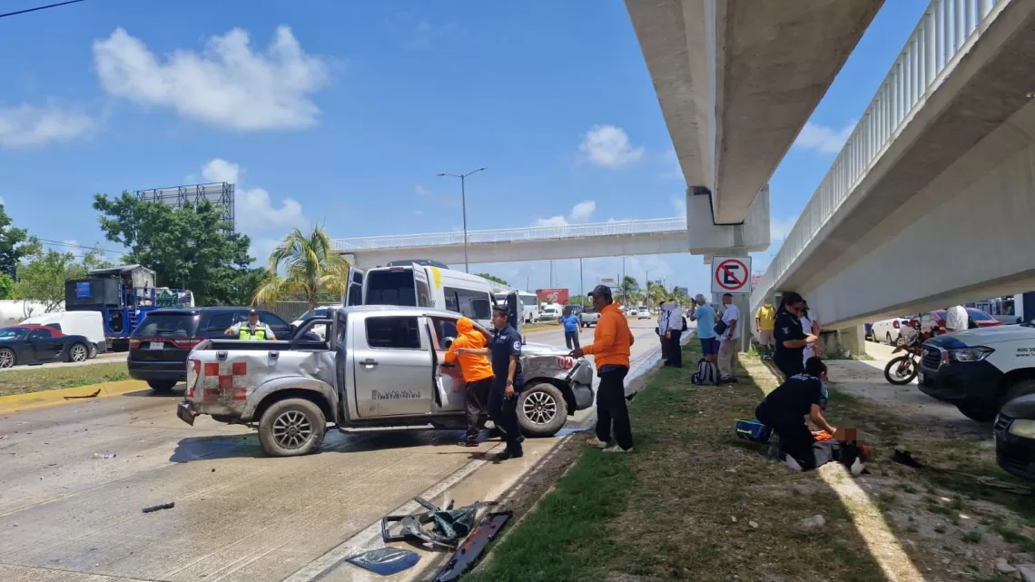 Viernes 13 deja dos accidentes en el bulevar Colosio con 11 lesionados