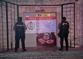 Rescatan a 12 mujeres explotadas en bar de Cancún; operaban bajo fachada de meseras y ficheras