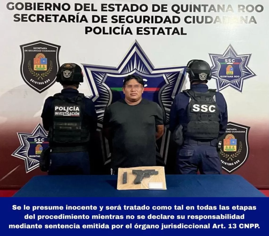Intenta huir con arma en mano, pero es detenido por la policía en Cancún