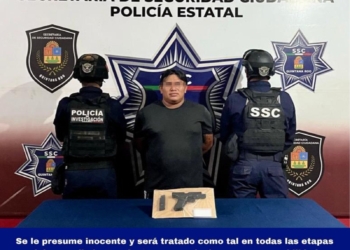 Intenta huir con arma en mano, pero es detenido por la policía en Cancún