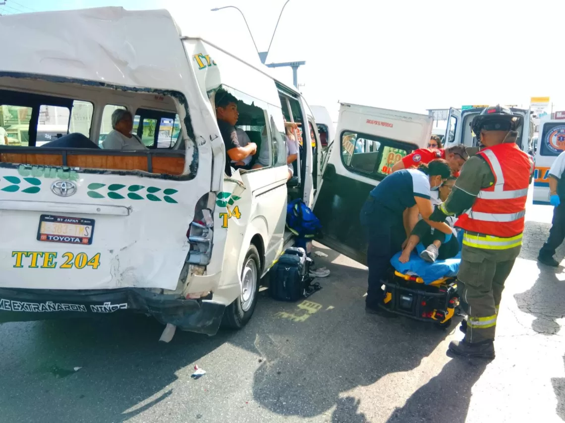 Reportan accidente vehicular múltiple en la Portillo con Uxmal