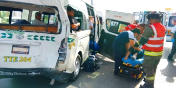 Reportan accidente vehicular múltiple en la Portillo con Uxmal