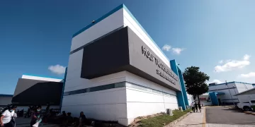Individuo bajo custodia en un hospital genera amplia movilización tras obtener un arma