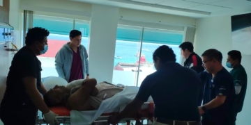 Guía de buceo arriesga su vida por turistas y ahora enfrenta hospitalización millonaria en Cozumel