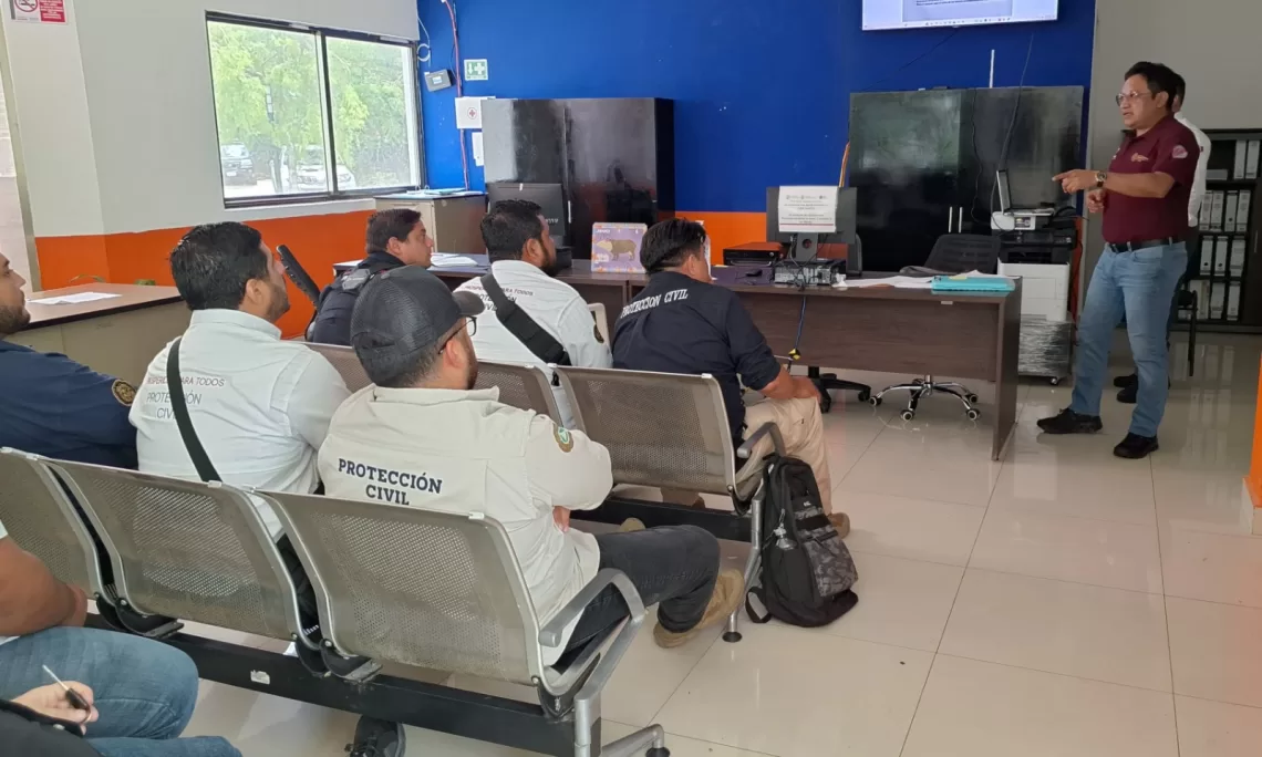 Capacitan a inspectores de Protección Civil para prevenir riesgos en negocios y espacios públicos