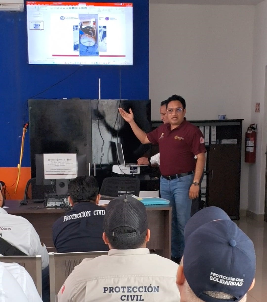 Capacitan a inspectores de Protección Civil para prevenir riesgos en negocios y espacios públicos