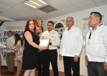Recibe FGE reconocimiento por baja en robos con violencia contra Oxxos