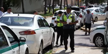 Buscan evitar estacionamiento en áreas prohibidas de la zona hotelera