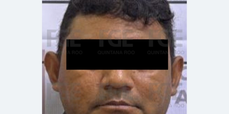 Fiscalía detiene a dos policías en Cozumel por abuso de autoridad; uno es investigado por homicidio