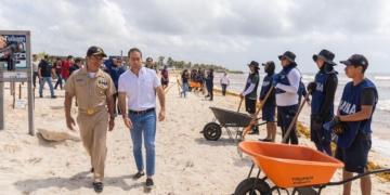 Marina despliega 70 elementos en Tulum para combatir recale atípico de sargazo