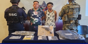 Intercambiaban droga a la luz de un farol; están a la sombra