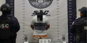 Detienen a joven con presunta droga en Cristo Rey, Playa del Carmen