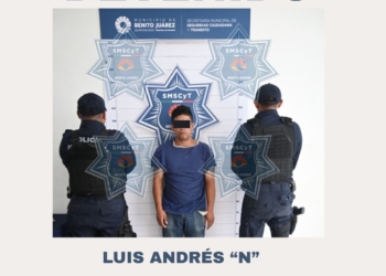 Cae sujeto con brazalete electrónico tras agredir a policías en Cancún