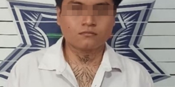 Al ver a los policías huye al traer consigo droga