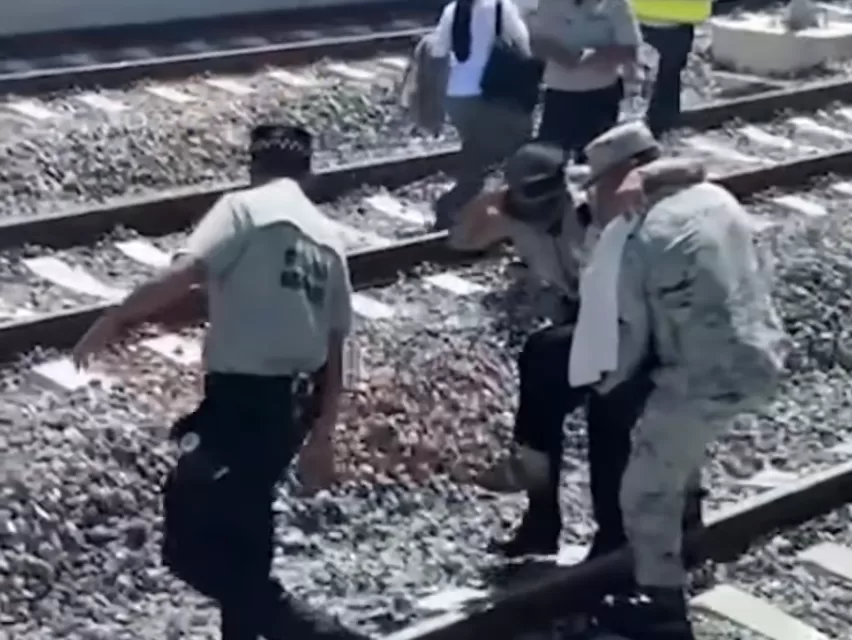 Choque entre trenes provoca descarrilamiento en Izamal; fue un "percance de vía", dice la empresa de Sedena