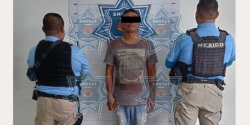 Policías turísticos detectan auto con placas irregulares en la zona hotelera