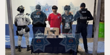Narcomenudistas detenidos en Cancún con arma de fuego