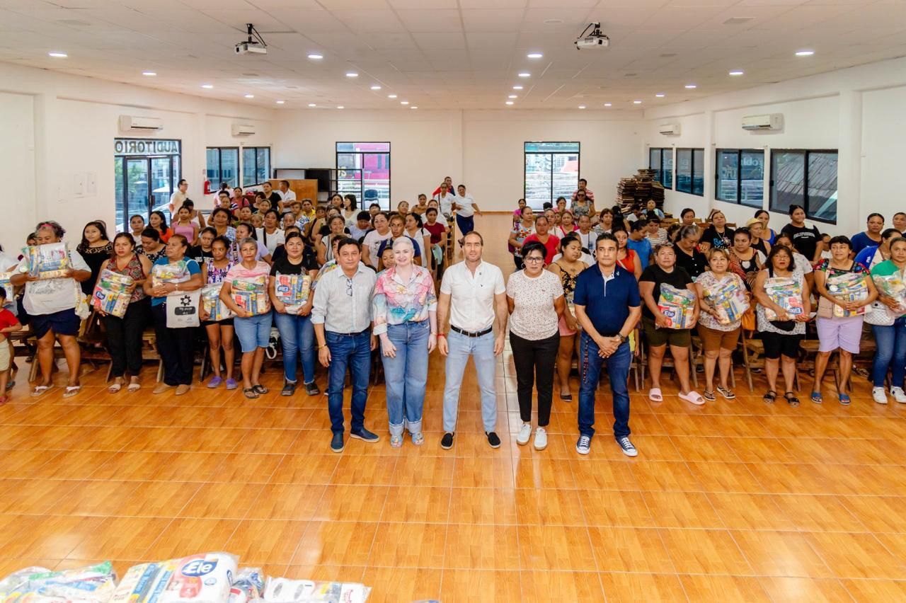 Entregan más de 200 apoyos alimentarios a mujeres en Tulum