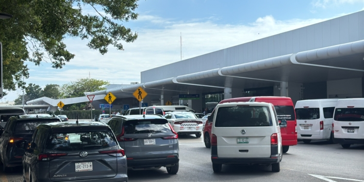 Cancún mantiene alta conectividad aérea con 468 operaciones este día