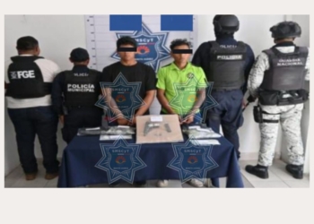 Arrestan a dos jóvenes con una pistola y más de un centenar de dosis de drogas