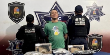 Cae presunto narcomenudista con armas de fuego, otro logra escapar