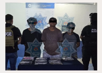 Los sorprenden en Tres Reyes manipulando droga