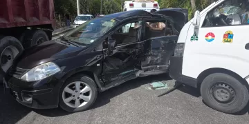 Cuatro lesionados en aparatoso accidente vehicular