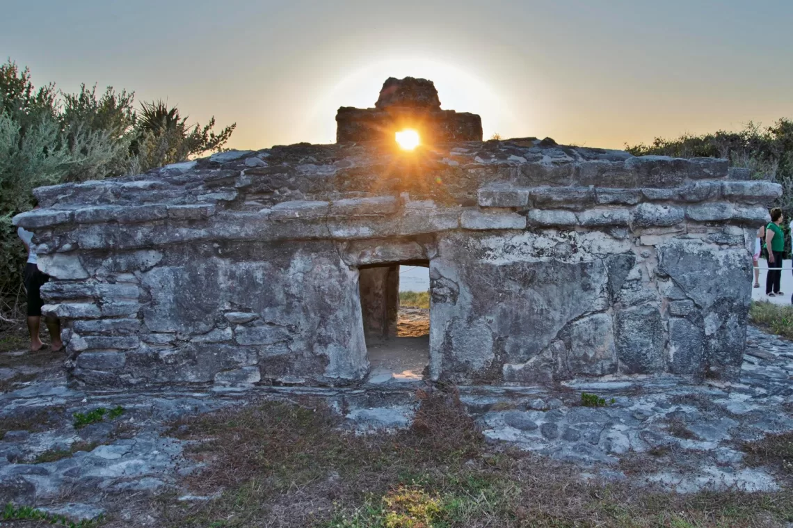 Invitan a vivir en El Caracol de Punta Sur fenómeno arqueoastronómico