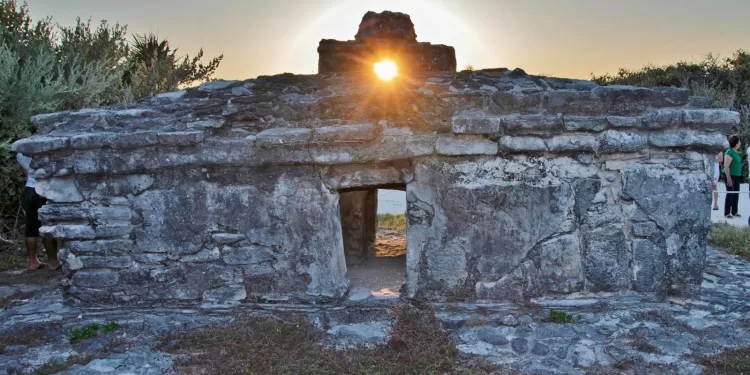 Invitan a vivir en El Caracol de Punta Sur fenómeno arqueoastronómico