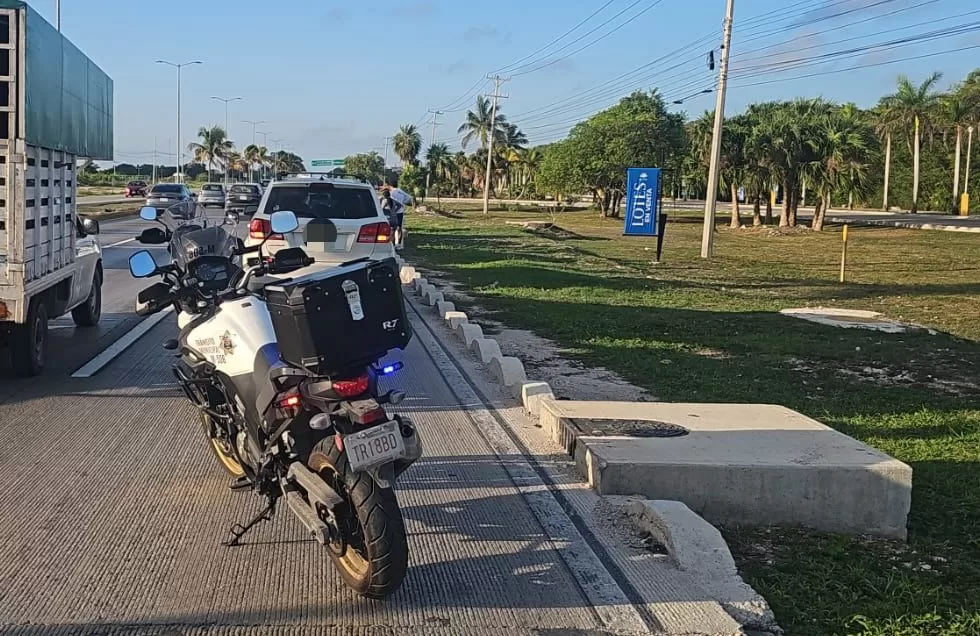 Choque en cadena sobre el bulevar Colosio deja cuatro autos dañados