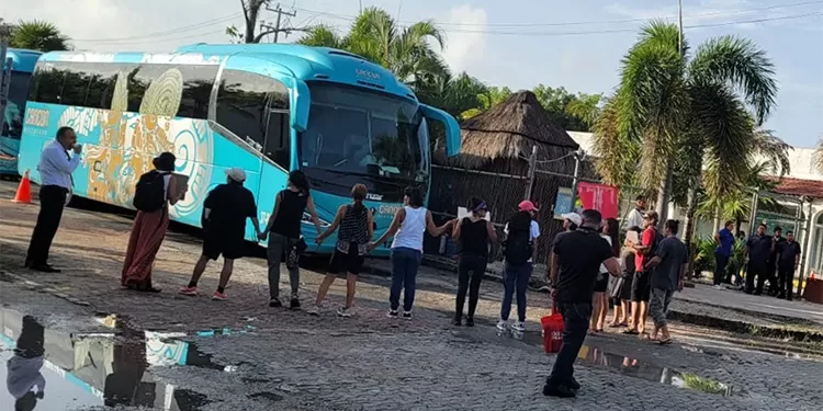 habitantes de “Las Casitas” frenan desembarco de miles de cruceristas