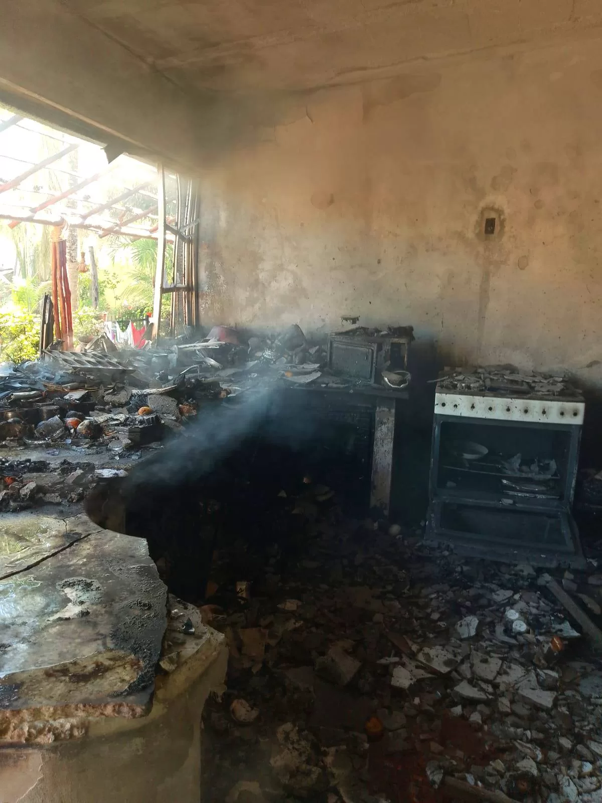 Bomberos sofocan incendio en la SM 313 de Cancún sin mayores daños