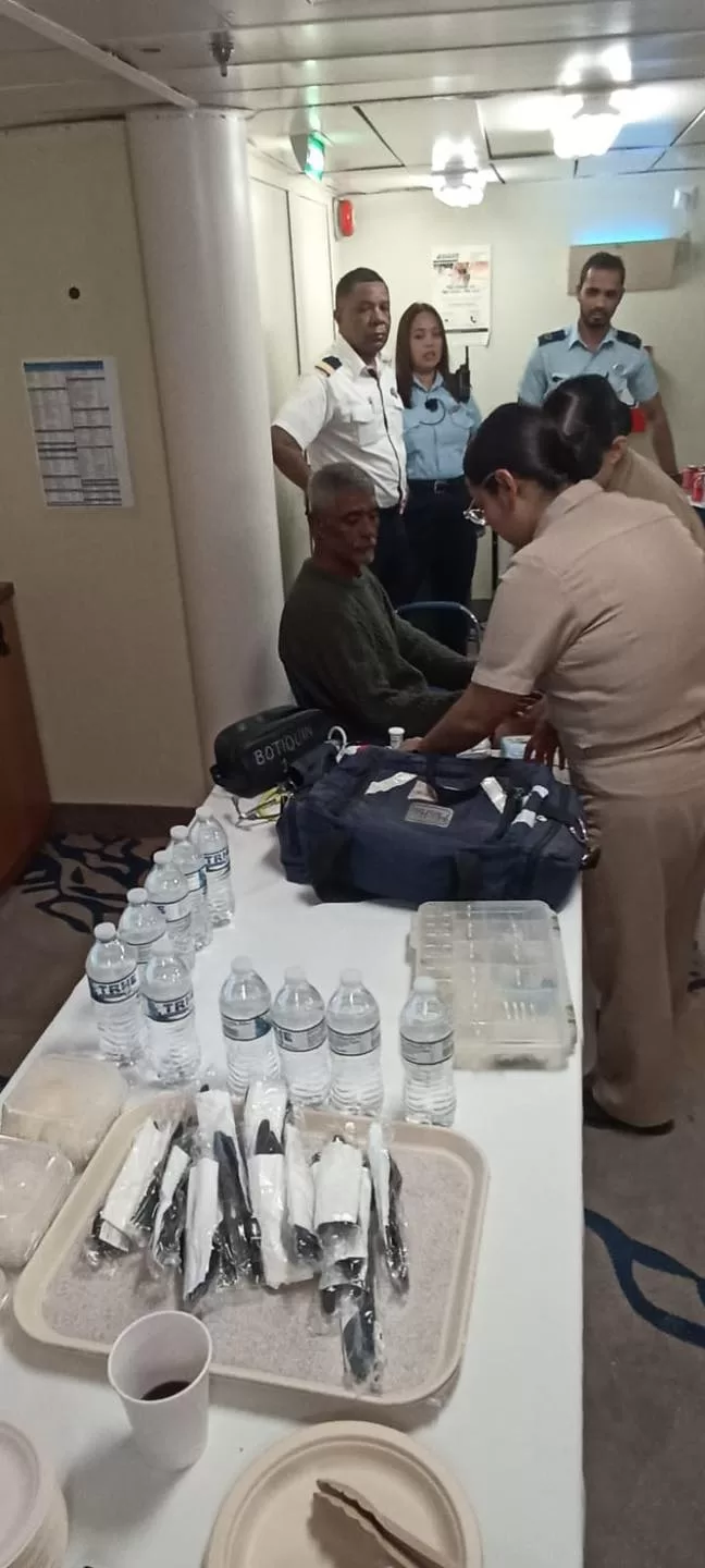 Crucero rescata a 10 cubanos a la deriva y los entrega en Mahahual